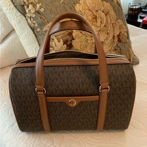 MICHAEL KORS-Jet Set Medium Signature Logo Duffel Crossbody Bag